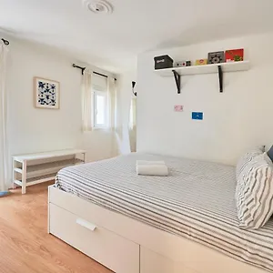 Meet | Your In | Centre Apartment